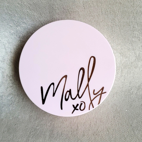 🆕️Mally XO Flawless Finish Transforming Effect Full Coverage Foundation (BIEGE) - Picture 2 of 6